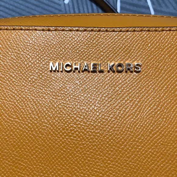 Michael Kors crossbody bag - Picture 2 of 7